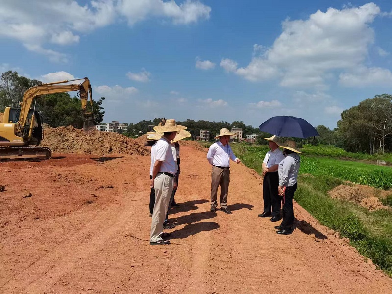 1658913750512508.jpg 黃和平在工地現場圖片.jpg