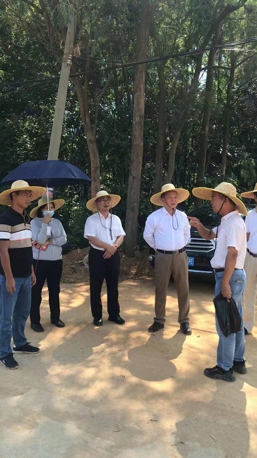 1658913762128875.jpg 黃和平指導現場工作.jpg