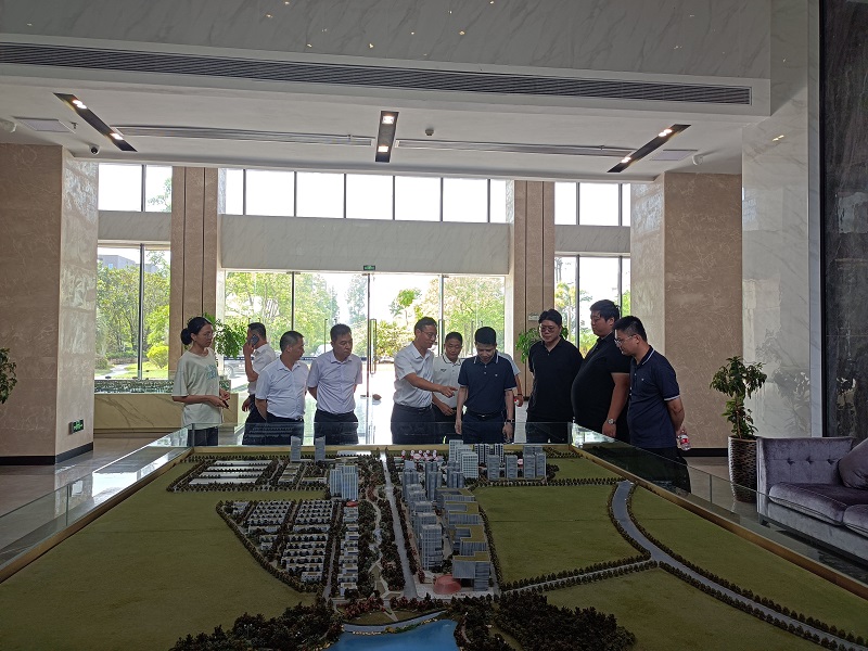 1725962473138902.jpg 8.19深圳易天公司到高新科技產業園考察.jpg